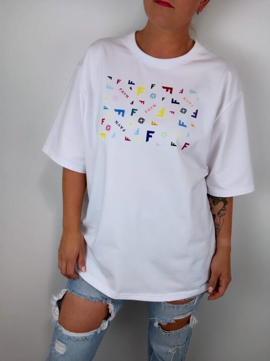 Värvilise FAYN-i mustriga Gella oversized t-särk