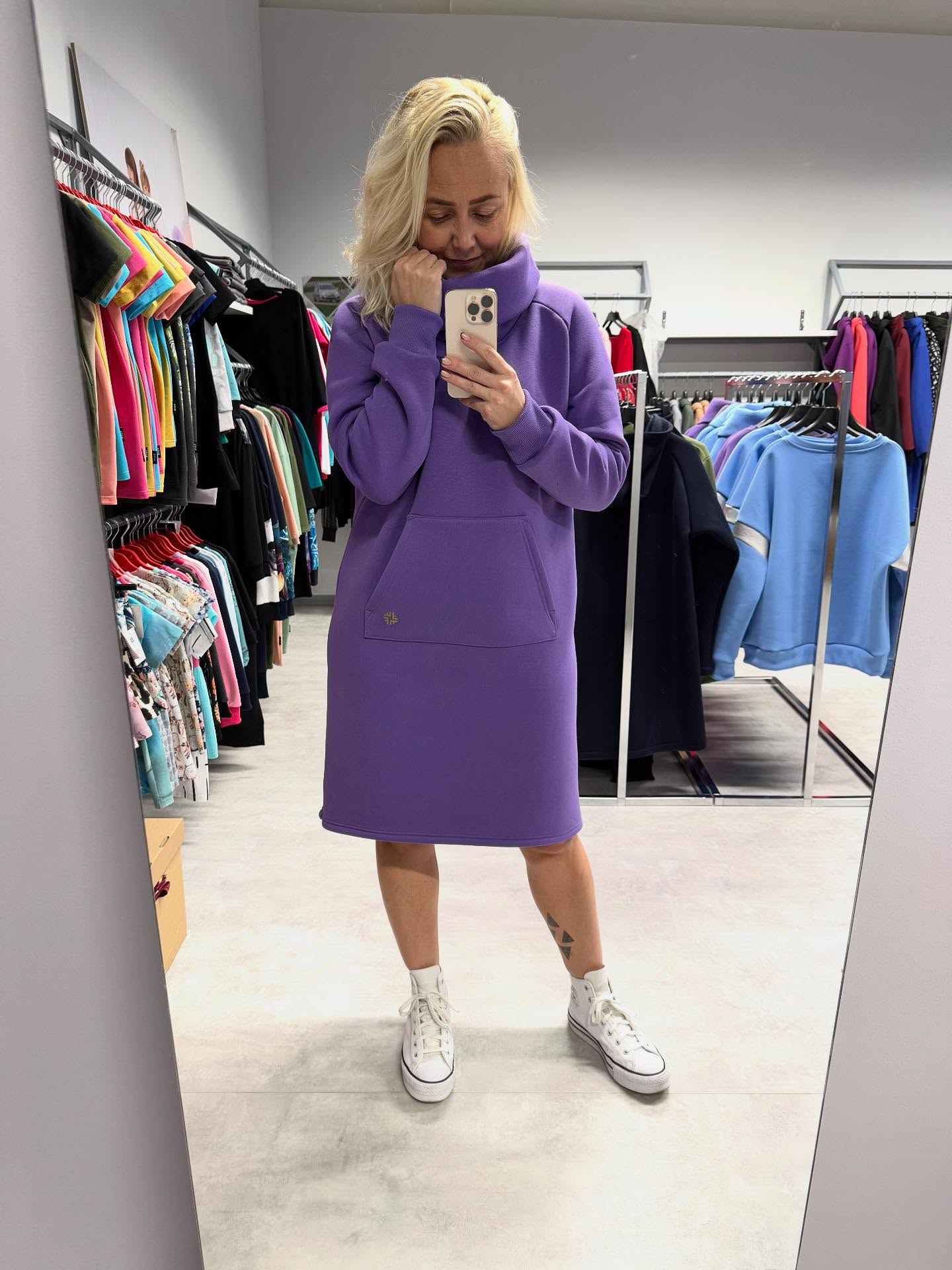 Soe känguru tasku ja kõrge kraega kleit, mudel "Kadi"