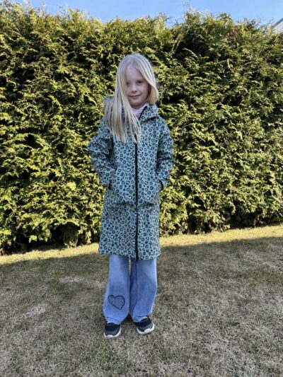 Mustriga softshell jakk helkuritega