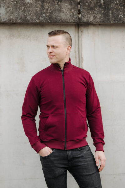 Õhem kõrge krae ja lukuga pusa